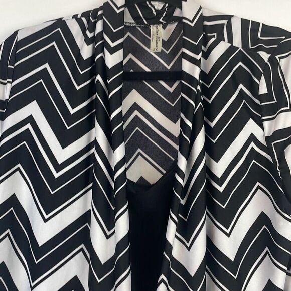 Per Seption Women's Chevron-Print Short Sleeve Layered Blouse Black & White 1X - Picture 3 of 10